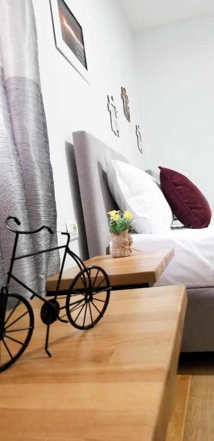Spacious And Cozy Apartment - Ajia Apartment Тирана Экстерьер фото