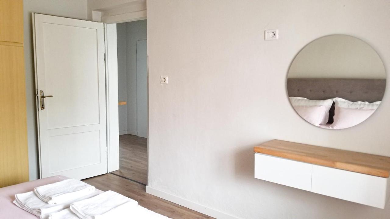 Spacious And Cozy Apartment - Ajia Apartment Тирана Экстерьер фото