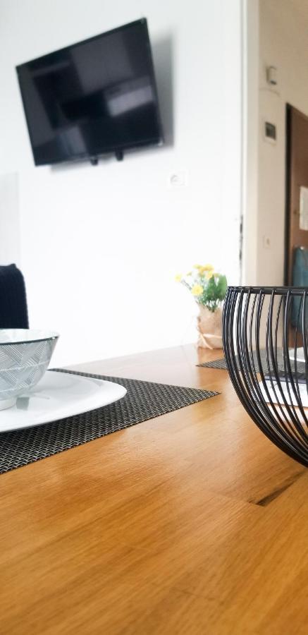 Spacious And Cozy Apartment - Ajia Apartment Тирана Экстерьер фото